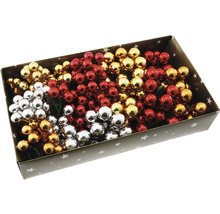 Dekorative Christbaumkugeln in einer Schachtel für weihnachtliche Dekorationen