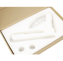 Pipe à eau en verre dans une boîte avec insert en mousse
