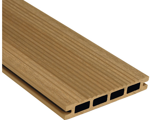 Terrassendiele aus Holzverbundstoff mit gerillter Oberfläche