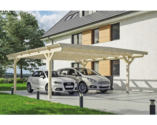 Carport aus Holz mit zwei geparkten Autos vor einem Haus