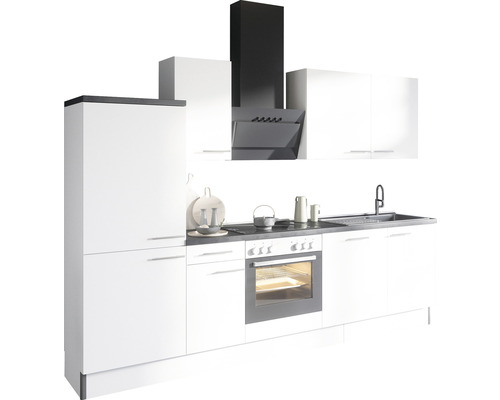 Cuisine moderne avec armoires blanches, plan de travail et hotte aspirante