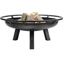 Feuerstelle aus Stahl mit Holz gefüllt