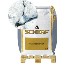 Sac de gravier décoratif sur palette avec gros plan