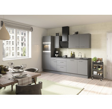 Cuisine moderne grise avec coin repas et table en bois