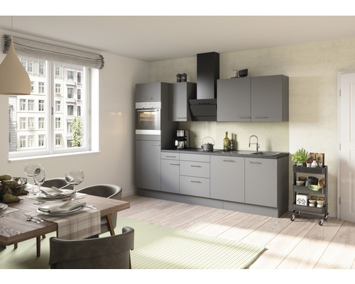 Cuisine moderne grise avec coin repas et table en bois