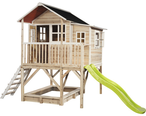 Spielhaus aus Holz mit Rutsche und Sandkasten