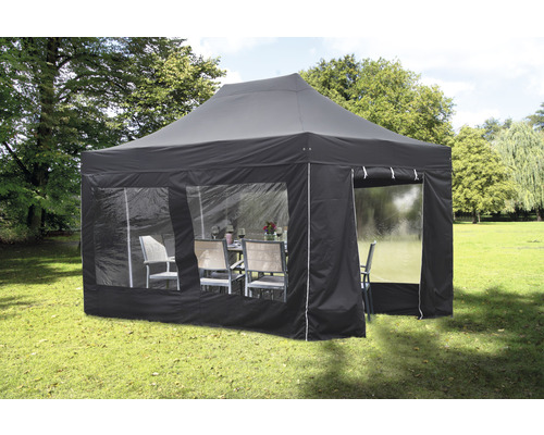 Pavillon pliable bellavista - Home & Garden® 4,5 x 3 x 3,40 m rectangulaire noir Tente pliante noire avec fenêtres et mobilier de jardin sur une pelouse.