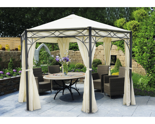 Pavillon bellavista – Home & Garden® 3,45 x 3,45 x 2,70 m hexagonal beige Scène de jardin avec pavillon, table et chaises sur une terrasse