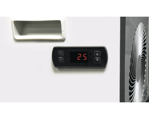 Nahaufnahme einer Klimaanlagensteuerung mit digitaler Temperaturanzeige