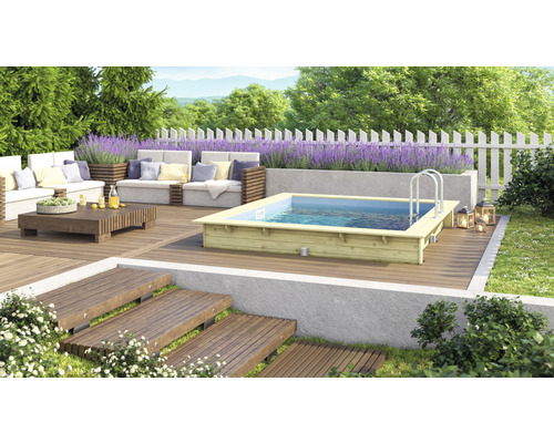 Scène de jardin avec piscine, terrasse en bois et coin salon