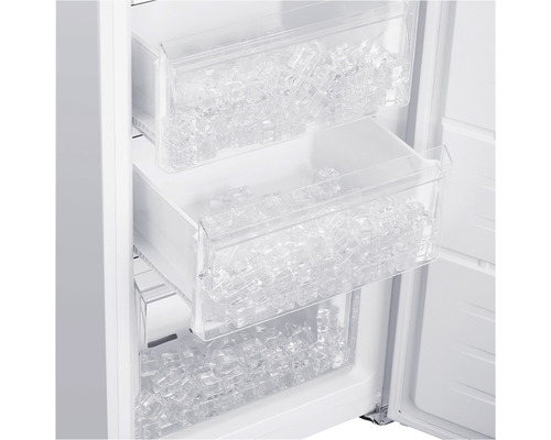 Gefrierschrank mit transparenten Eiswürfelschalen