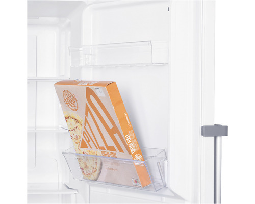 Innenansicht eines Kühlschranks mit einer Pizzaschachtel in einem transparenten Fach