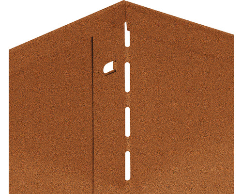 Detailansicht einer Gartenhaus-Ecke mit Aussparungen