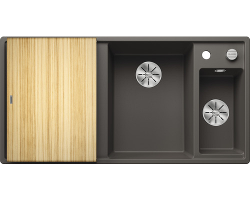 Spüle mit Schneidebrett aus Holz