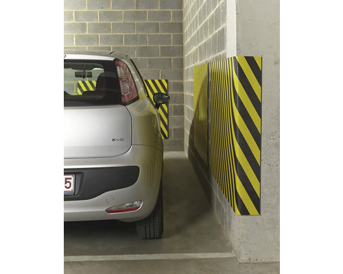 Auto in Garage mit Wand-Eckenschutz mit Streifen