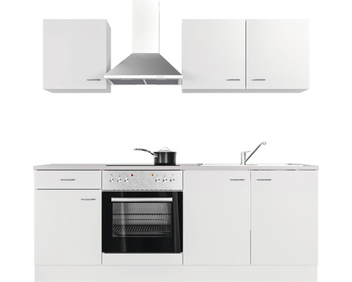 Cuisine intégrée blanche avec évier, cuisinière, four, hotte aspirante et armoires