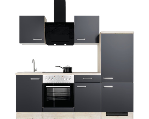 Cuisine complète avec évier, cuisinière, hotte et armoires