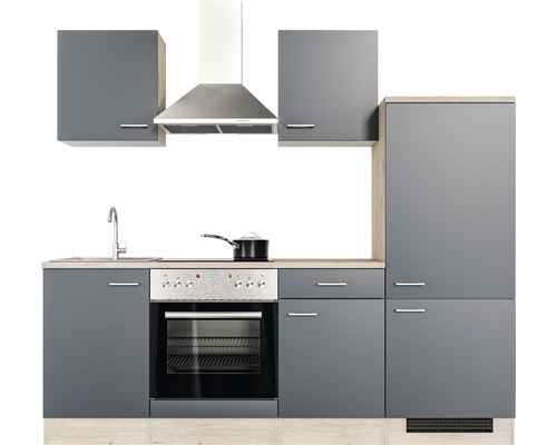 Komplette Küchenzeile mit Spüle, Herd, Dunstabzugshaube und grauen Schränken.