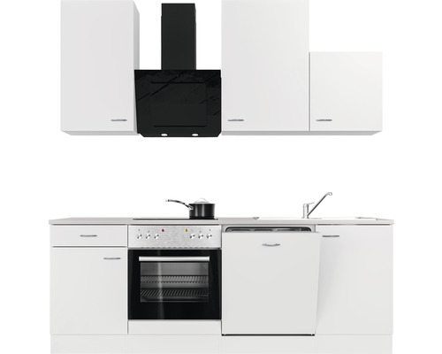 Komplette weisse Küche mit Dunstabzugshaube, Spüle, Herd und Geschirrspüler.