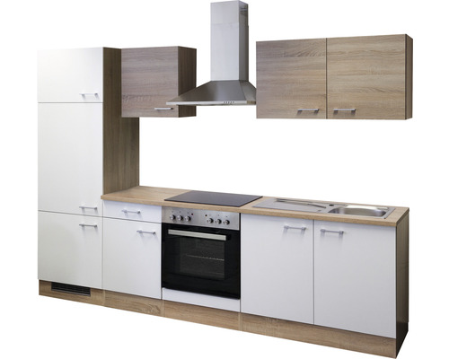 Cuisine équipée avec armoires, évier, cuisinière et hotte aspirante