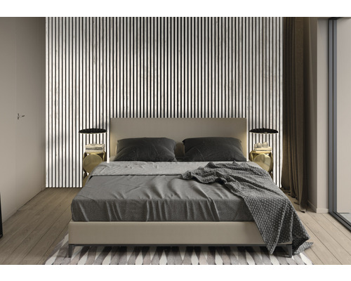 Chambre à coucher avec lit, tables de chevet et panneaux muraux