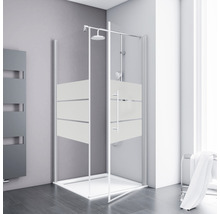 Begehbare Duschkabine mit transparenten und satinierten Glaspaneelen und silberfarbenem Rahmen in einem Badezimmer.