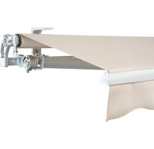 Vue détaillée d''un store banne avec revêtement en tissu et mécanisme