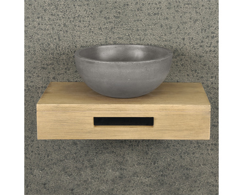 Waschbecken aus Beton auf einem Holzregal