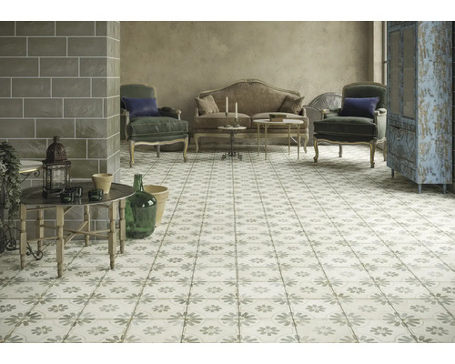 Wohnraum mit dekorativen Bodenfliesen und passenden Möbeln für ein stilvolles Ambiente