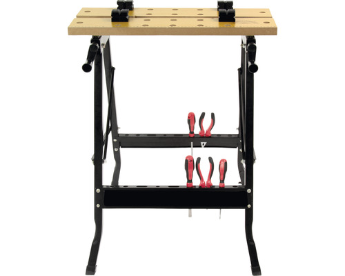 Werkbank mit Spannvorrichtungen und Werkzeugablage