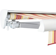 Vue détaillée d''un store avec un tissu rayé