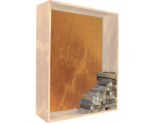 Élément décoratif avec marches en bois devant un mur à motifs