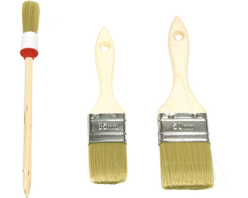 Différentes tailles de pinceaux avec des manches en bois pour les travaux de peinture