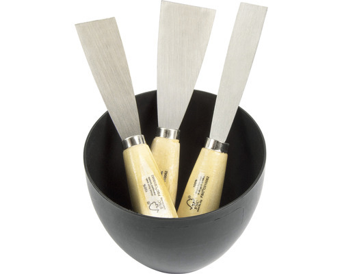 Drei Spachtel mit Holzgriff in einer Schale