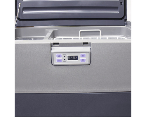 Tragbare Kühlbox mit digitalem Bedienfeld und geöffnetem Deckel