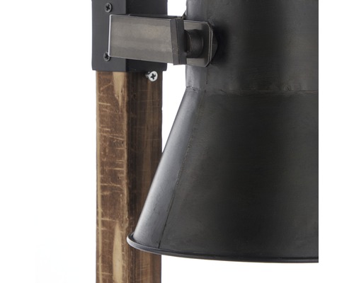 Détail d''un lampadaire avec pied en bois et éléments en métal