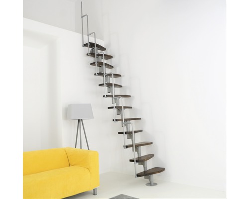 Vue d''une pièce avec un escalier gain de place avec marches en bois et balustrade en métal