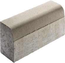 Bordure de trottoir en béton avec bord arrondi