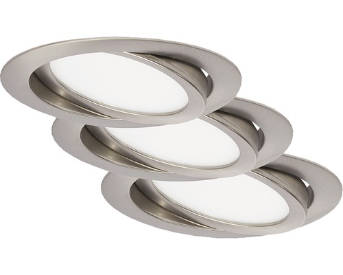 Drei runde Einbauleuchten mit Metalleinfassung