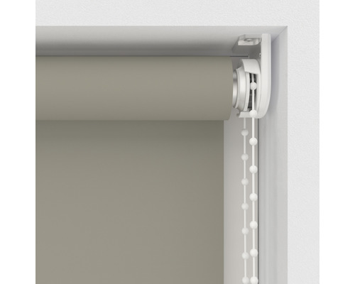 Rollos im Detail mit Kettenzug zur Bedienung.