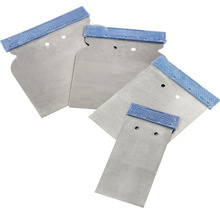 Quatre spatules à enduire différentes en métal avec poignée