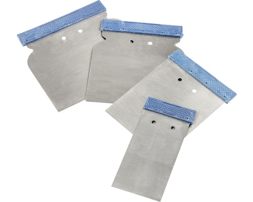 Quatre spatules à enduire différentes en métal avec poignée
