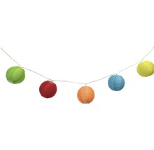 Guirlande lumineuse avec lanternes en papier colorées pour un éclairage d''ambiance