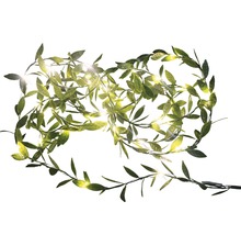 Lichterkette mit grünen Blättern für dekorative Beleuchtung