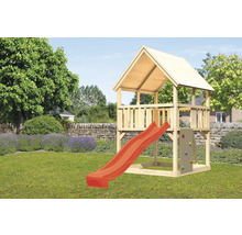 Tour de jeux en bois avec toboggan et mur d''escalade dans le jardin