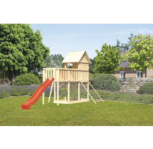 Maison de jeu en bois avec toboggan dans le jardin