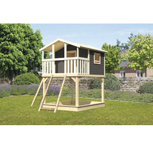 Spielhaus aus Holz mit Sandkasten im Garten