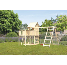 Aire de jeux en bois avec balançoire et échelle dans le jardin.