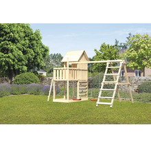 Tour de jeux en bois avec balançoire et échelle dans le jardin