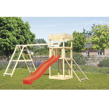 Aire de jeux en bois avec balançoire, tour, échelle et toboggan dans le jardin.